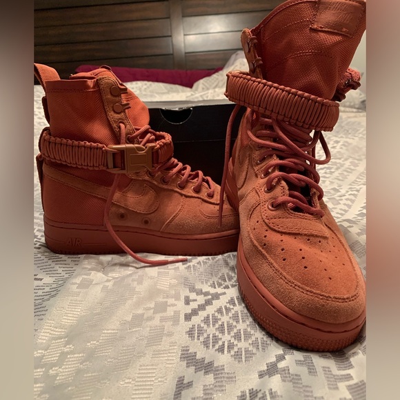 Nike Boots - Picture 2 of 10